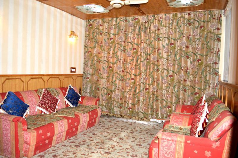 Shah Abbas Hotel At Dal Lake Srīnagar Exterior foto